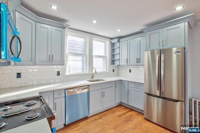 25 Wolf Place, Irvington, NJ 07111