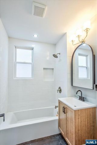 25 Wolf Place, Irvington, NJ 07111