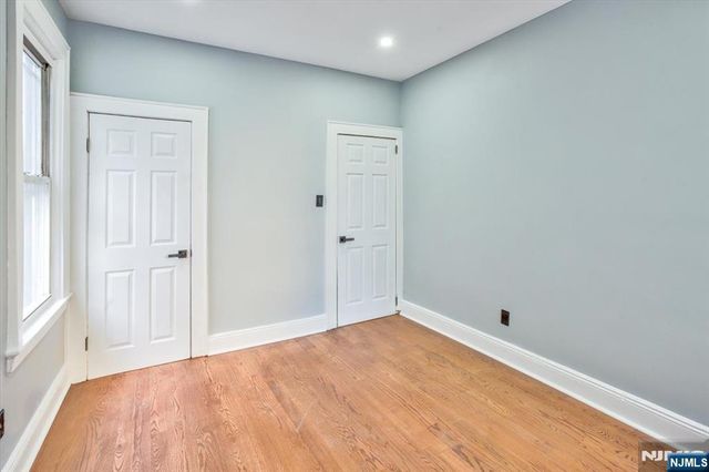 25 Wolf Place, Irvington, NJ 07111