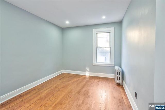 25 Wolf Place, Irvington, NJ 07111