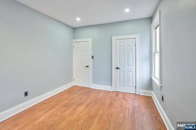 25 Wolf Place, Irvington, NJ 07111