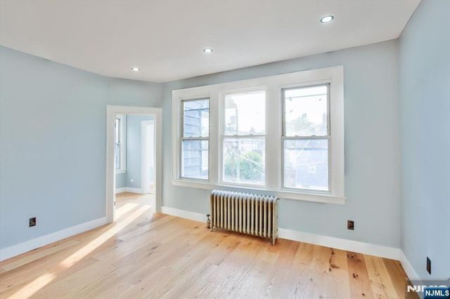 25 Wolf Place, Irvington, NJ 07111