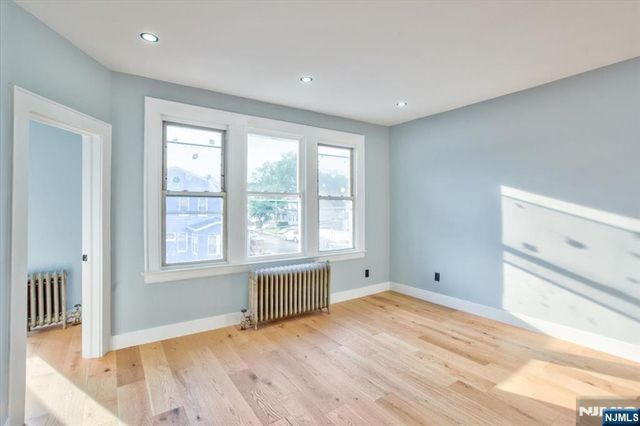 25 Wolf Place, Irvington, NJ 07111