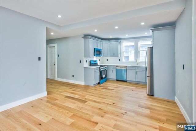 25 Wolf Place, Irvington, NJ 07111