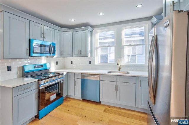 25 Wolf Place, Irvington, NJ 07111