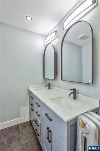 25 Wolf Place, Irvington, NJ 07111