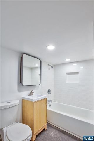 25 Wolf Place, Irvington, NJ 07111