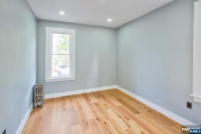 25 Wolf Place, Irvington, NJ 07111