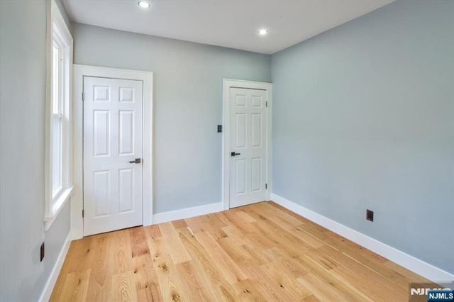 25 Wolf Place, Irvington, NJ 07111