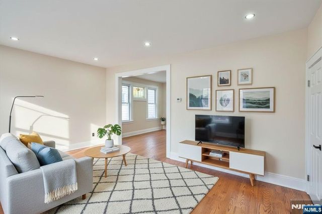 25 Wolf Place, Irvington, NJ 07111