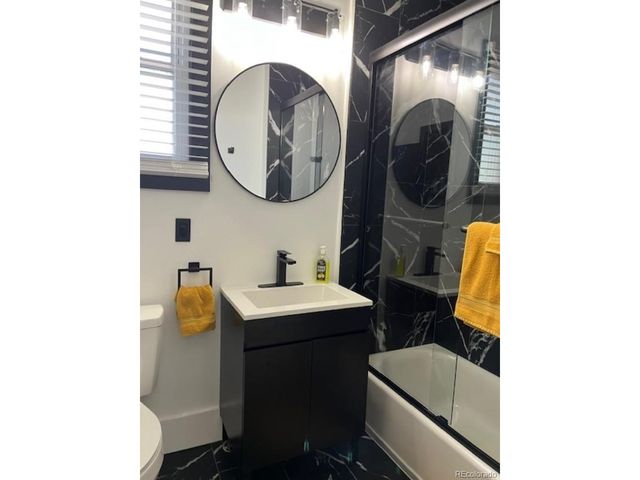 4001 S Acoma St, Englewood, CO 80110