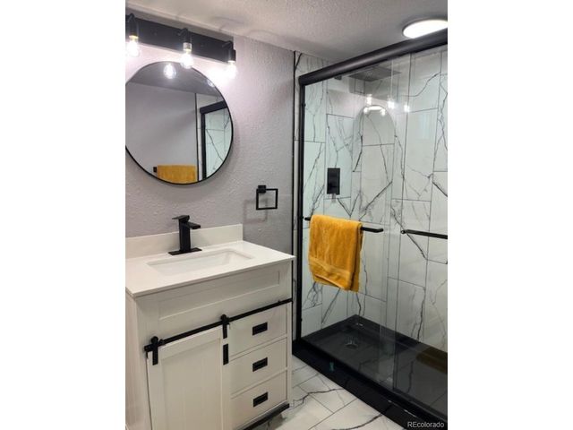 4001 S Acoma St, Englewood, CO 80110