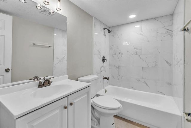 8640 TAHOE COURT 16, Tampa, FL 33614