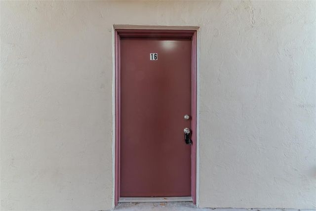 8640 TAHOE COURT 16, Tampa, FL 33614