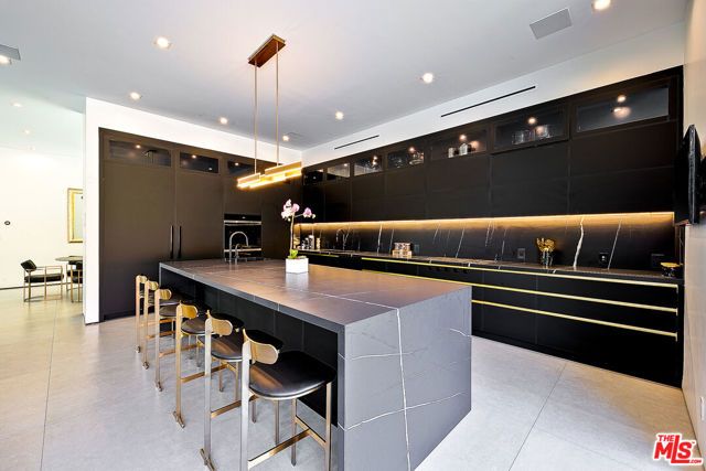128 N Laurel Avenue, Los Angeles, CA 90048