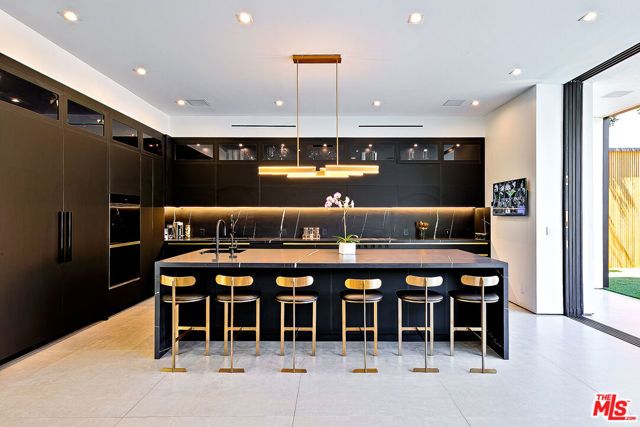 128 N Laurel Avenue, Los Angeles, CA 90048