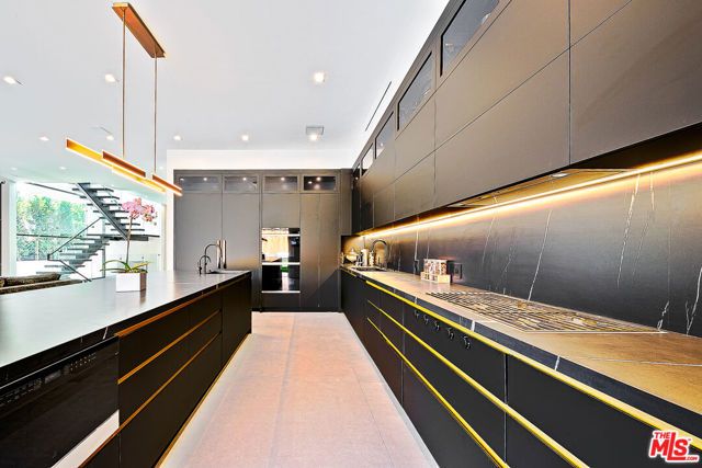 128 N Laurel Avenue, Los Angeles, CA 90048