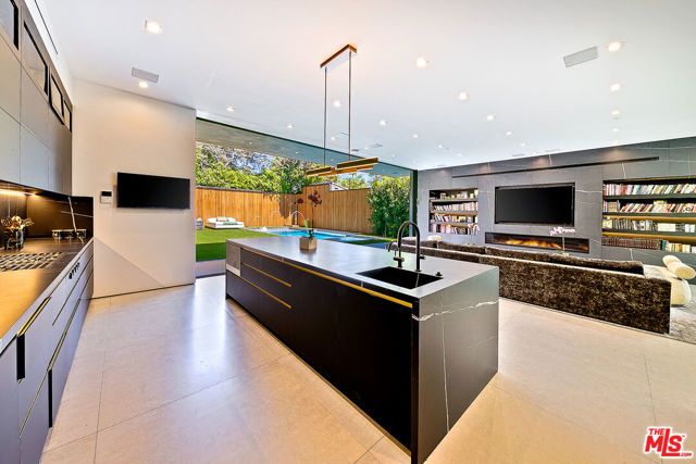 128 N Laurel Avenue, Los Angeles, CA 90048