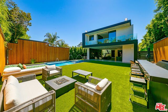 128 N Laurel Avenue, Los Angeles, CA 90048