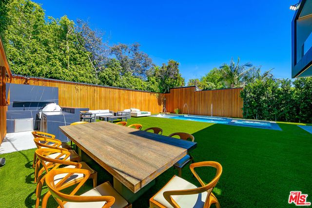 128 N Laurel Avenue, Los Angeles, CA 90048