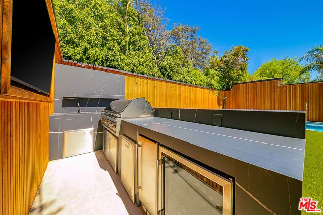 128 N Laurel Avenue, Los Angeles, CA 90048