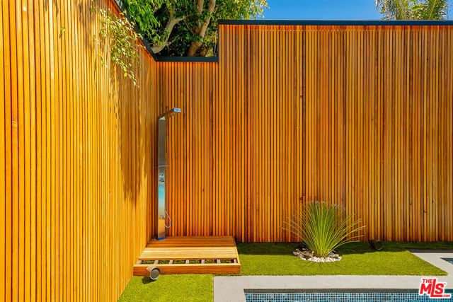 128 N Laurel Avenue, Los Angeles, CA 90048