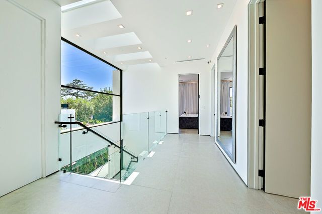 128 N Laurel Avenue, Los Angeles, CA 90048