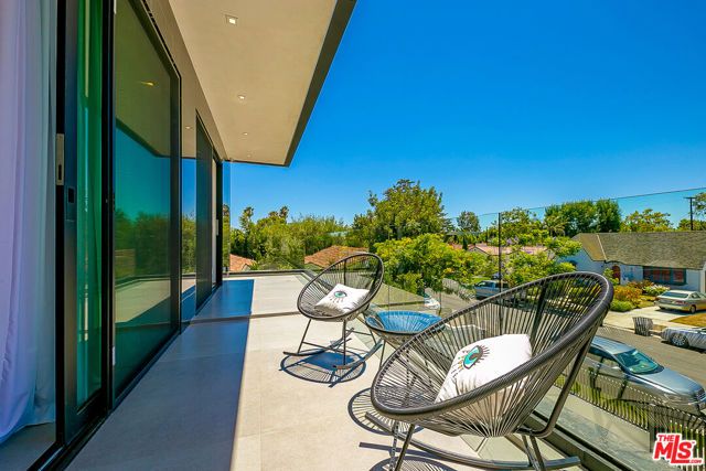 128 N Laurel Avenue, Los Angeles, CA 90048
