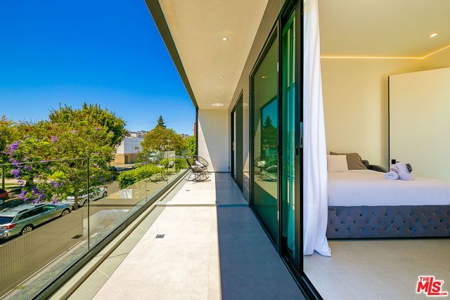 128 N Laurel Avenue, Los Angeles, CA 90048