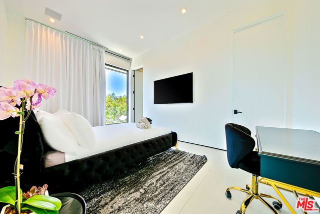 128 N Laurel Avenue, Los Angeles, CA 90048