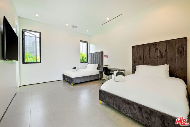 128 N Laurel Avenue, Los Angeles, CA 90048