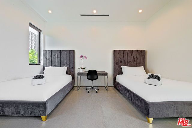 128 N Laurel Avenue, Los Angeles, CA 90048