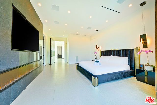 128 N Laurel Avenue, Los Angeles, CA 90048