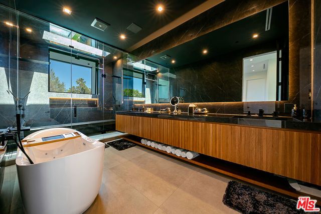 128 N Laurel Avenue, Los Angeles, CA 90048