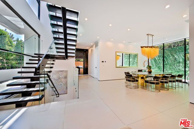 128 N Laurel Avenue, Los Angeles, CA 90048