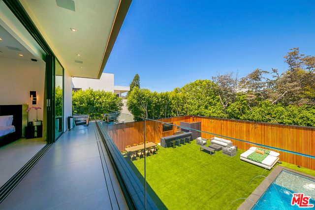 128 N Laurel Avenue, Los Angeles, CA 90048