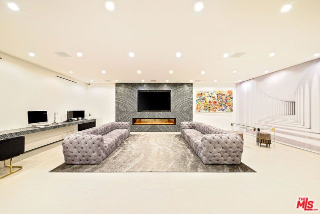 128 N Laurel Avenue, Los Angeles, CA 90048