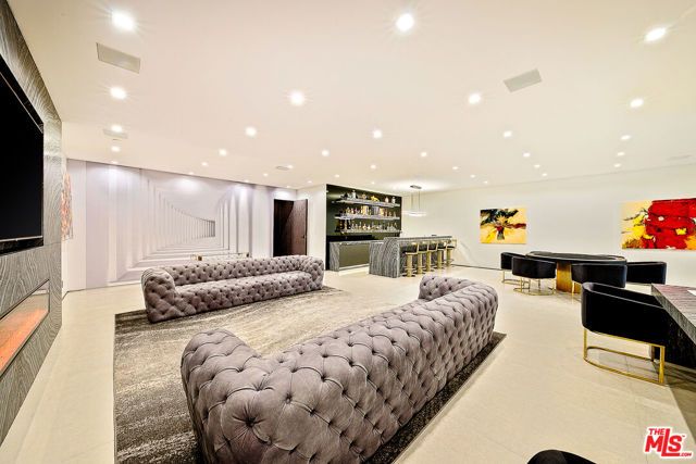 128 N Laurel Avenue, Los Angeles, CA 90048