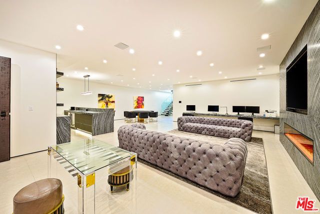 128 N Laurel Avenue, Los Angeles, CA 90048