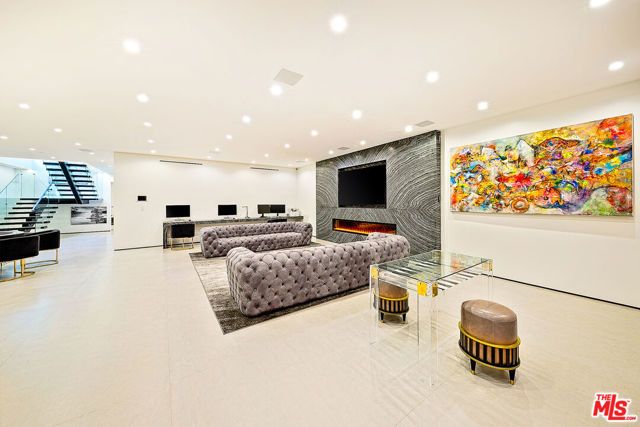 128 N Laurel Avenue, Los Angeles, CA 90048