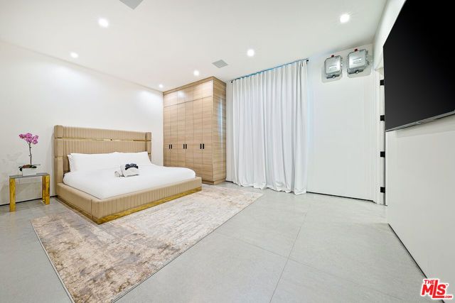128 N Laurel Avenue, Los Angeles, CA 90048