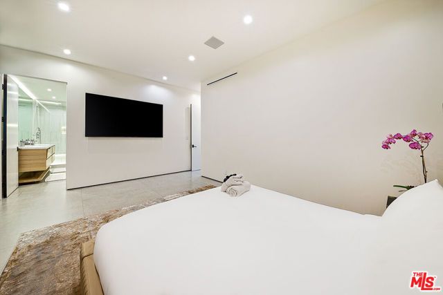 128 N Laurel Avenue, Los Angeles, CA 90048