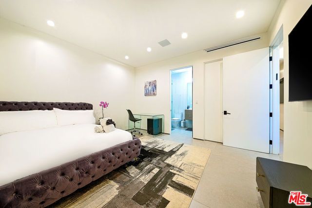 128 N Laurel Avenue, Los Angeles, CA 90048