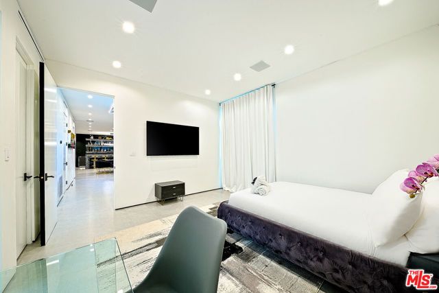 128 N Laurel Avenue, Los Angeles, CA 90048