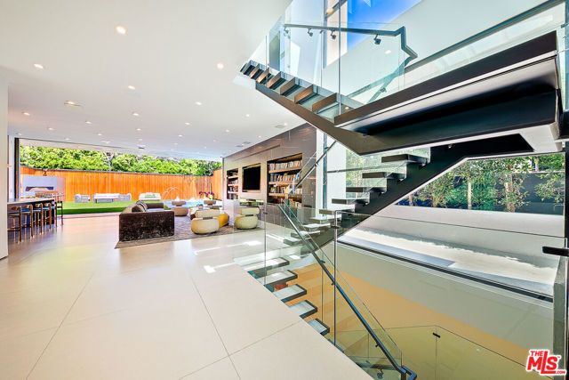 128 N Laurel Avenue, Los Angeles, CA 90048