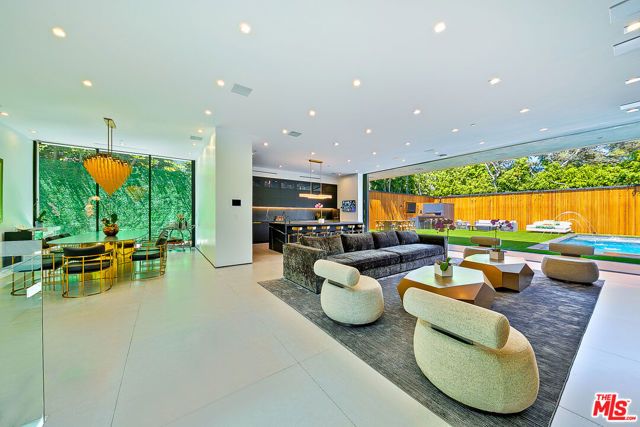 128 N Laurel Avenue, Los Angeles, CA 90048