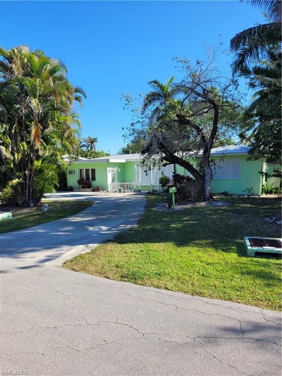 870 Forest AVE, NAPLES, FL 34102 — exterior