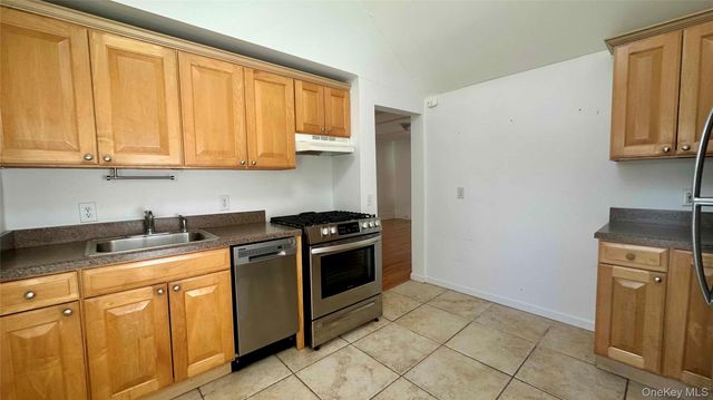 55 Davis Street 2, Locust Valley, NY 11560