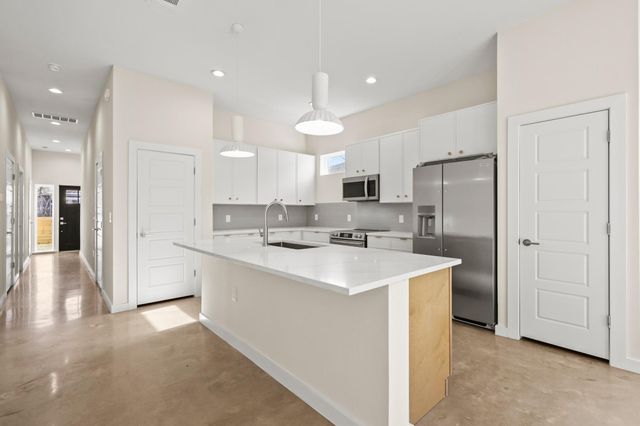 4801 Sara DR B, Austin, TX 78721