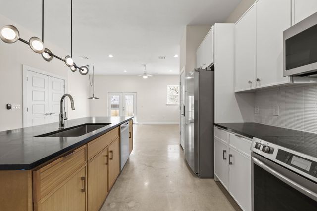 4801 Sara DR B, Austin, TX 78721